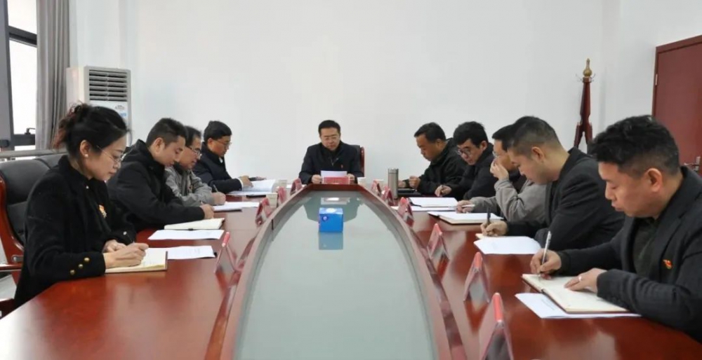 陕西有色金属集团党委副书记郭仕龙旁听督导陕西银矿党委理论学...